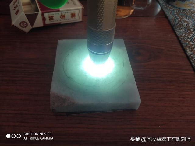 翡翠种水图片,这是什么种水的翡翠片料？