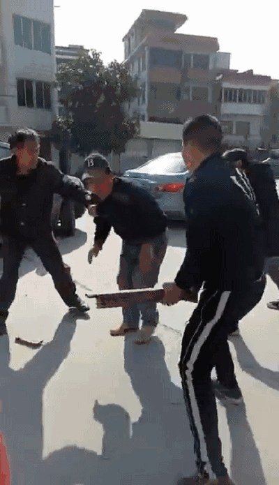 人贩子抢邻居孩子,被我老公打死,我老公属正当防卫吗会判刑吗(人贩子