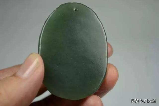 和田玉和和田碧玉一样吗,新疆和田玉青玉籽料值钱吗？
