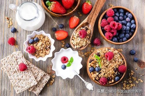 饮食蛋白质和钙的相互作用，高钙食物和含花青素高的食物能同吃吗