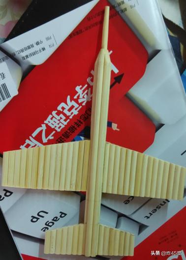 自制玩具飞机:玩具飞机 遥控飞机 一次性筷子制作简易飞机模型？