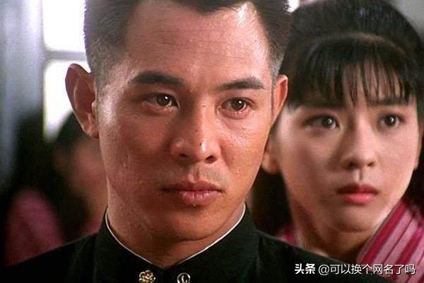 笔者个人观点认为,李小龙和李连杰版的《精武门》电影最经典,没有之一