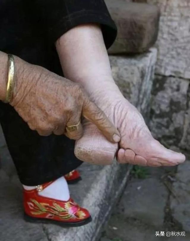 女生什么样的脚才好看呢？