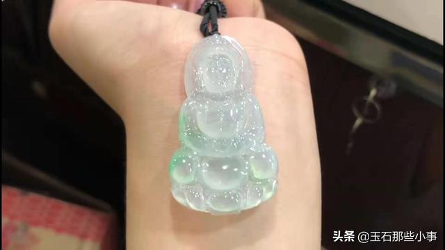 翡翠怎么养水头快一点,新手如何看翡翠的水头及其价值？