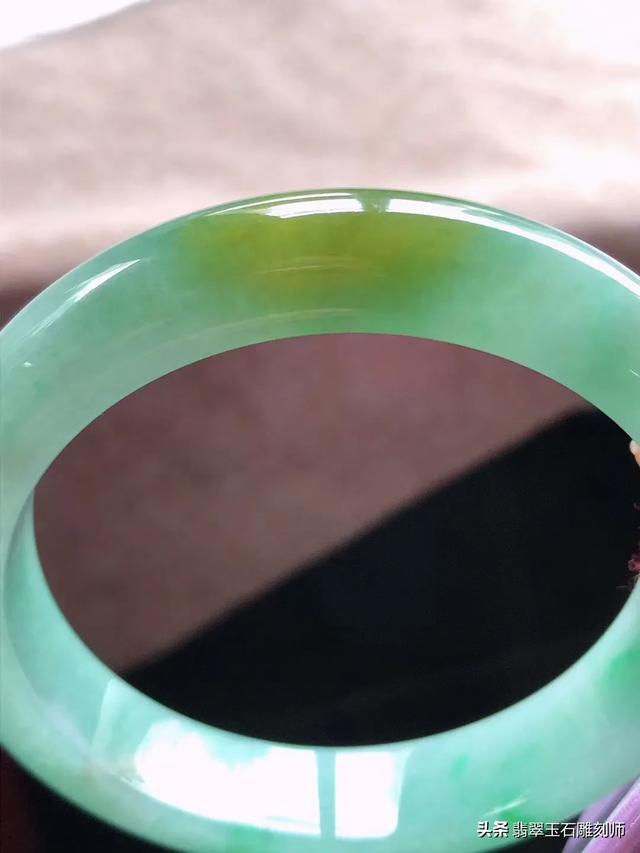 好翡翠手镯的图片,很稀罕翡翠镯子啊，谁能推荐一下哪家的好？
