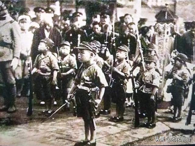 头条问答 日本发动亚洲太平洋战争 天皇负有不可推卸的责任 为何战败后天皇制度还能保住 闭花落雨的回答 0赞