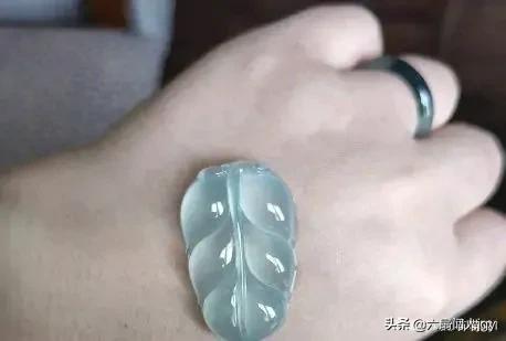 翡翠的种和水的图解,再请翡翠高手，这块翡翠的种水和价值如何？