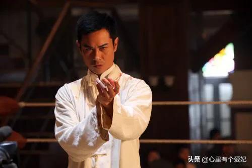 郑嘉颖电视剧:郑嘉颖版《叶问》里的陈华顺和鬼门龙二如果对战起来谁更厉害