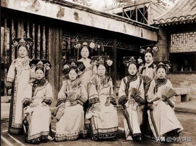 一张吓死人的清朝女子，在真实历史中，为什么清朝的嫔妃都长得那么丑