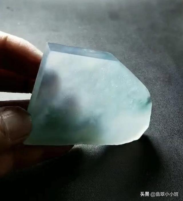 翡翠种水等级划分价格,翡翠是色好的贵还是种水好的贵，为什么？