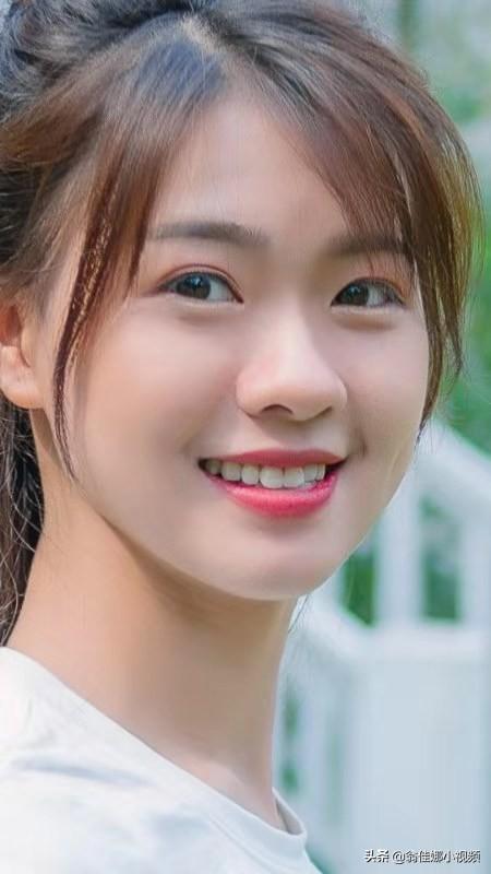 穿红色传统服饰抖音上走红的潮汕美女翁佳娜,过年还会继续红吗_艾迪网