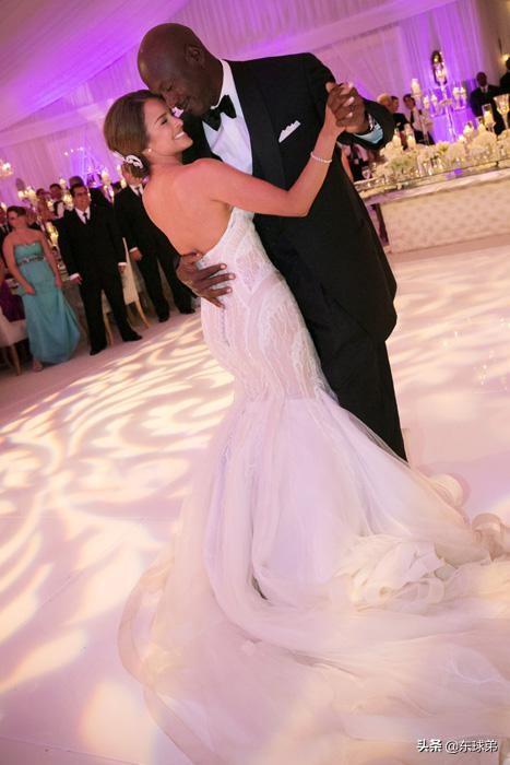 乔丹为何会和相爱17年的胡安妮塔离婚呢？胡安妮塔得到多少补偿？