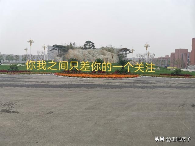 同事关系,男给女发黄色表情,女也不抗拒,男女分别是什么心态？