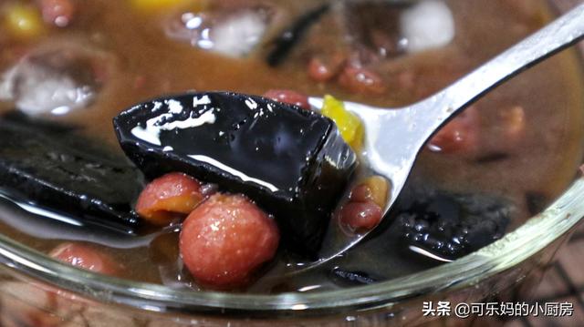 人都说：爱情和面包只能选择一个,你选什么？那爱情和面包都没有,要怎么活？
