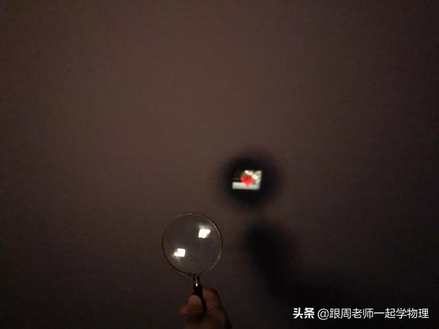 手机怎样投影到墙上？
