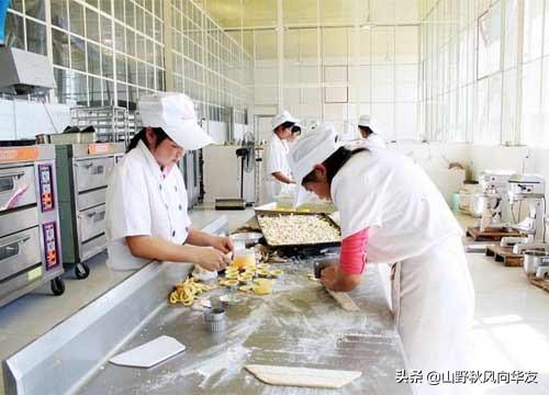 在农村办厂哪些项目前景好，在农村里办个什么小厂比较赚钱