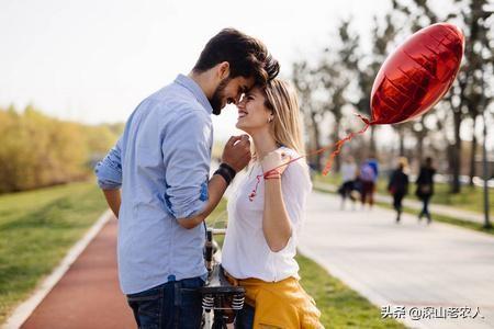 伊丽莎白霍姆斯:伊丽莎白·霍姆斯何时接受审判？