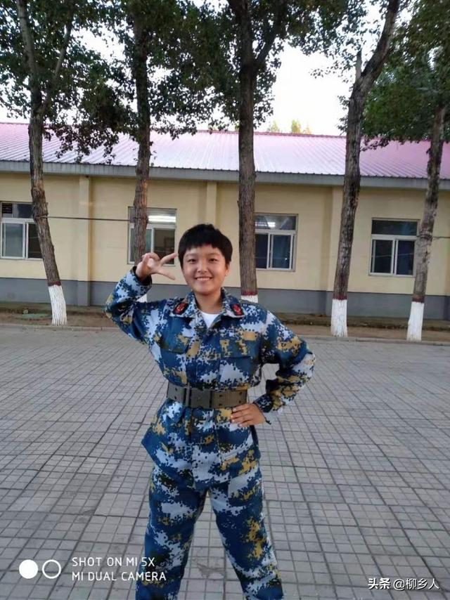 王心仪:曾感谢贫穷考上北大女孩王心仪参军，你支持她的选择吗？