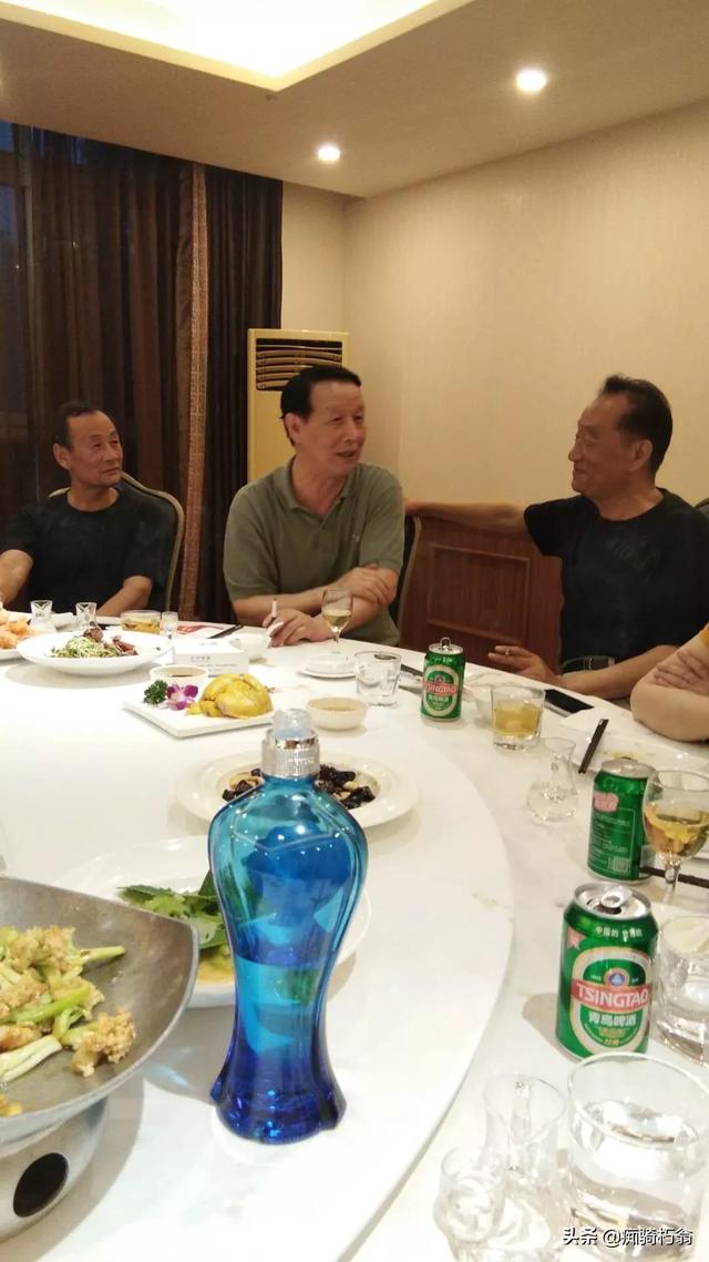 塑料袋发明以前，过去农村红白喜事，吃不完食物打包用什么袋子
