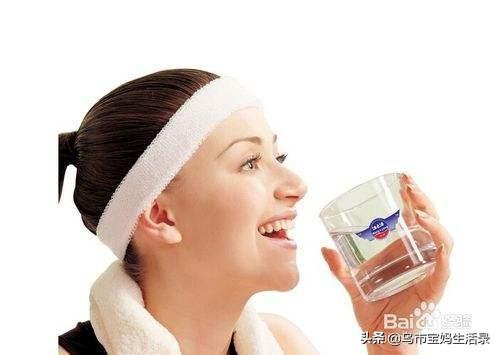 用什么方法让乳汁分泌快:促进乳汁分泌最快的方法 哺乳期妈妈怎么样喝会让奶水多？