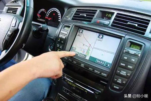 如何把手机导航显示在汽车导航屏上？