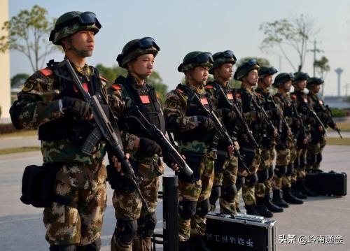 大学生当兵是在校入伍，还是毕业时当好？