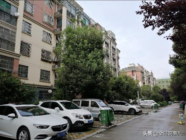 顶楼和二楼哪个好脱手,想买套房子，买顶楼还是二楼好呢？