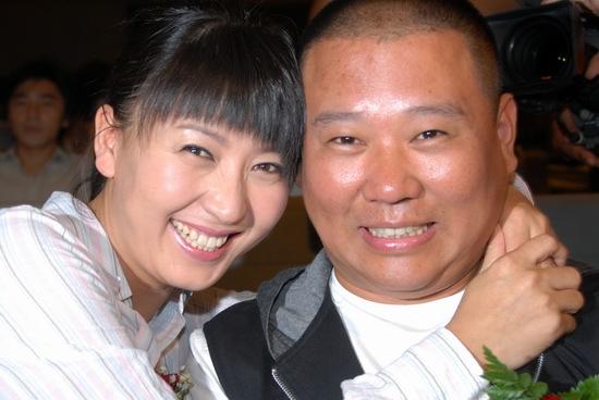 闫妮前老公是谁:闫学晶往事掀开，与前夫离婚引争议，潘长江为何拼尽一切力捧她？