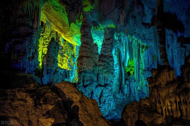雨淋坟出贵人指儿子还是女儿,在农村，有句俗话“雨过三秋”是什么意思？