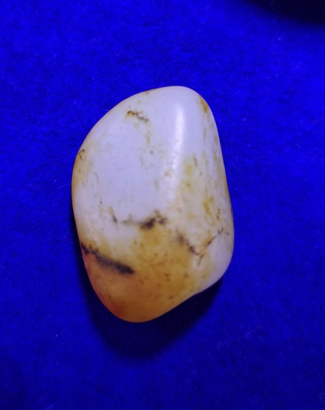 几百元的和田玉是真的吗,两三千块钱能买到真的和田玉籽料吗？