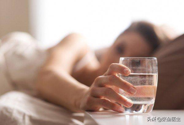 张大宁补肾药方，晚上睡觉前喝水对身体是好还是坏？