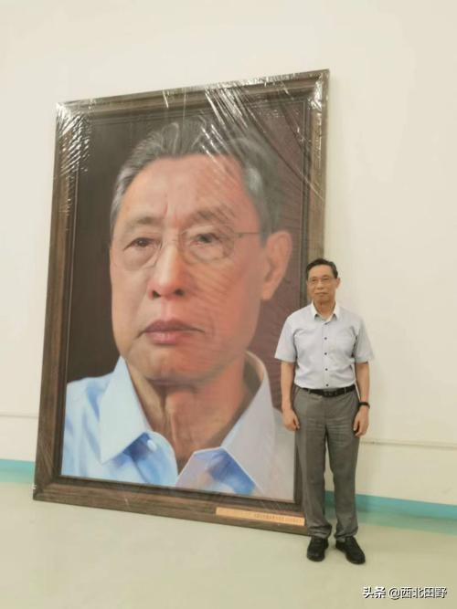 李文宏:小孩子早餐喝粥还是喝牛奶