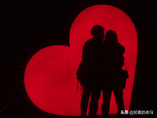 有什么很皮的秀恩爱的句子可以推荐？
