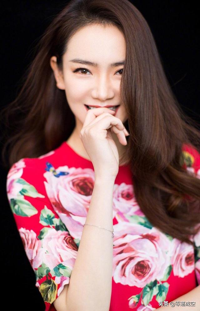 戚薇的男朋友图片:李孝利与戚薇比谁红？为何？