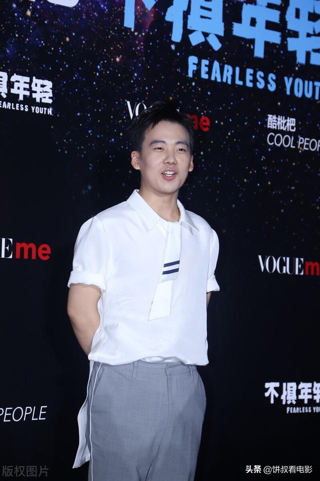 赵本山有几个女儿:赵本山女儿球球为什么说买不起一万块钱的衣服就是穷人？