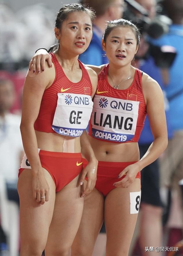 女子接力出现重大失误，发生失误的孔令微赛后跪地痛哭，你怎么看这一幕？