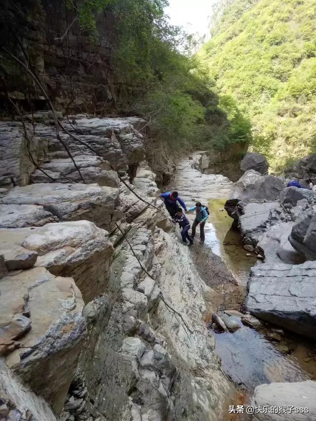 中印边境自卫反击战:某旅行者在山区迷路，当它发现小溪一直沿着小溪走，为什么？