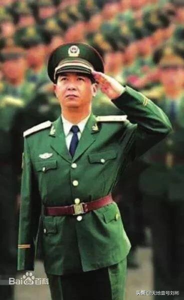 请问士官是啥级别,士兵官以上又是啥级别？