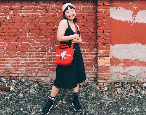 辣目洋子社死现场:短剧网红辣目洋子为什么要转型对此你如何看待
