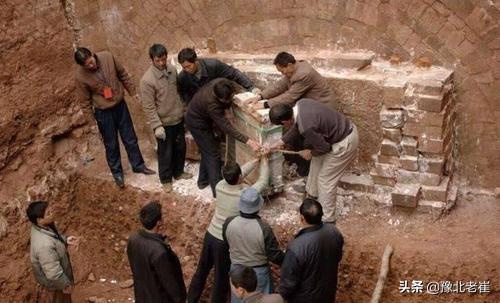 帝王古墓发掘纪录片，为什么很多古代君王的墓是盗墓贼先发现的而不是考古学家
