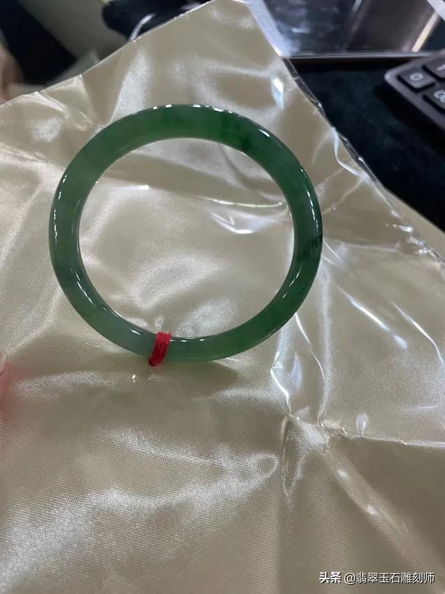 圆条手镯8毫米细吗,看看这条镯子品质怎么样？