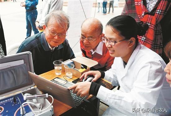伊丽莎白霍姆斯:伊丽莎白·霍姆斯何时接受审判？
