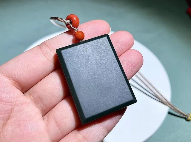 玉是什么做的,大型玉琮一般是用什么玉做的，怎么看？