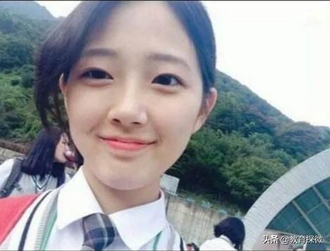 漂亮的高三女生向年轻的未婚数学老师表白:“我要做你女朋友。”年轻数学老师该怎么办？