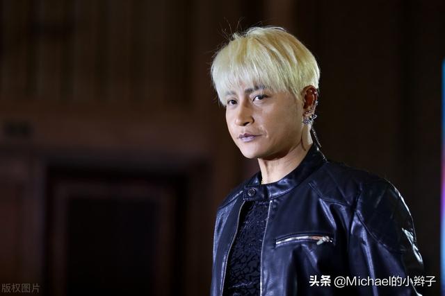 黄家驹墓遭人涂鸦:当年beyond，草蜢和小虎队这几个组合在港台地区谁更火