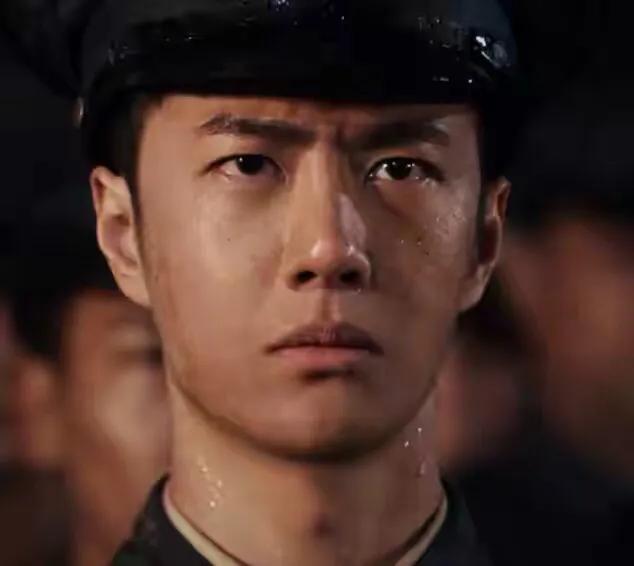 蒋先云:男儿当自强王一博新剧太圈粉，演蒋先云转头一笑绝了，你在看吗？