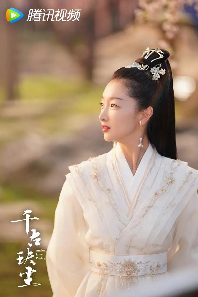 周冬雨我太娘了:《奇葩说》中的周冬雨说自己因为一两句话被骂惨了，她说了什么？