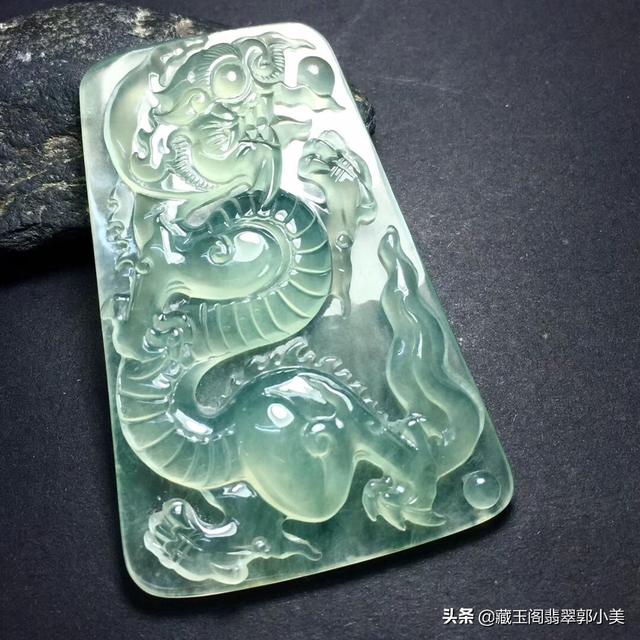 100种玉吊坠的图案大全,翡翠挂件多种多样，哪种更值得入手呢？