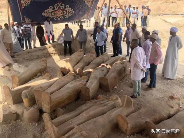 何鸿燊将于7月出殡:为何棺材下葬途中不能落地