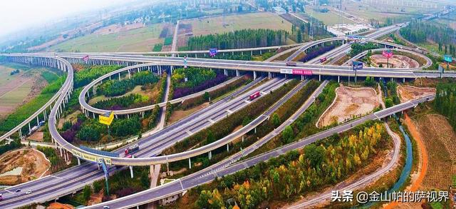 两轿车隧道内飙车:如果搞双层高速，大车走下层，小车走上层，事故会减少吗